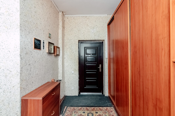 Продам трехкомнатную (3-комн.) квартиру, Зеленодольская ул, 1, Ханты-Мансийск г