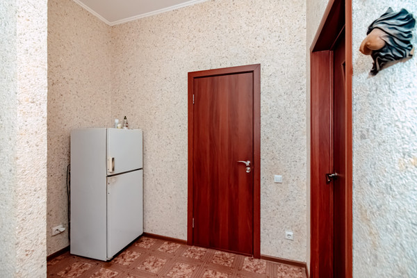 Продам трехкомнатную (3-комн.) квартиру, Зеленодольская ул, 1, Ханты-Мансийск г