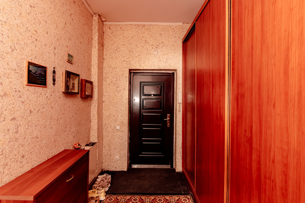 Продам трехкомнатную (3-комн.) квартиру, Зеленодольская ул, 1, Ханты-Мансийск г