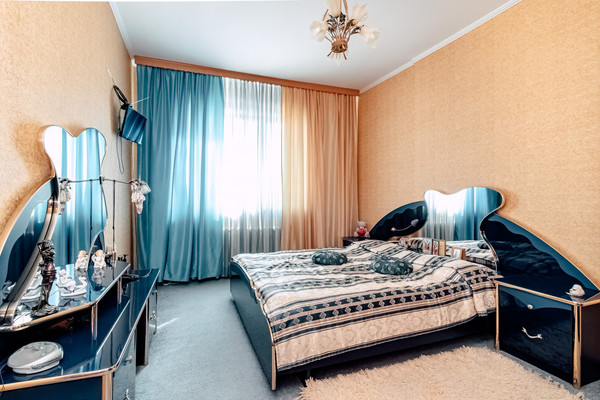 Продам трехкомнатную (3-комн.) квартиру, Зеленодольская ул, 1, Ханты-Мансийск г