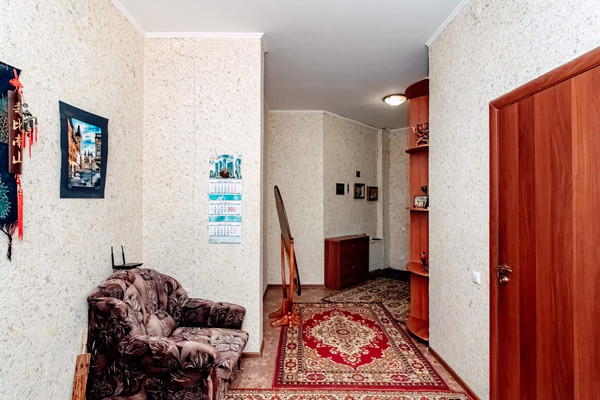 Продам трехкомнатную (3-комн.) квартиру, Зеленодольская ул, 1, Ханты-Мансийск г