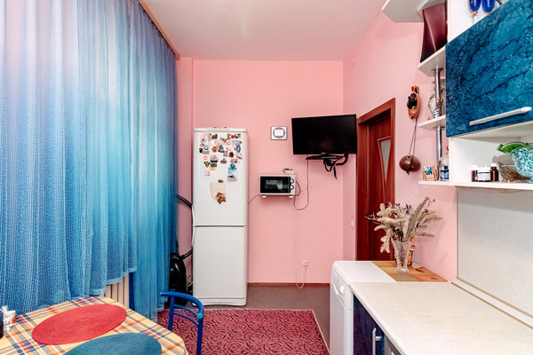 Продам трехкомнатную (3-комн.) квартиру, Зеленодольская ул, 1, Ханты-Мансийск г