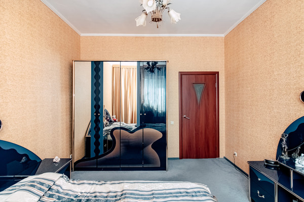 Продам трехкомнатную (3-комн.) квартиру, Зеленодольская ул, 1, Ханты-Мансийск г