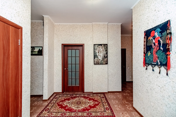 Продам трехкомнатную (3-комн.) квартиру, Зеленодольская ул, 1, Ханты-Мансийск г