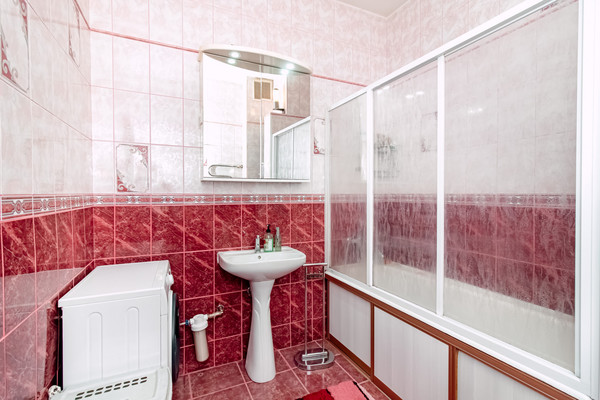 Продам трехкомнатную (3-комн.) квартиру, Зеленодольская ул, 1, Ханты-Мансийск г