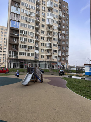 Продам двухкомнатную (2-комн.) квартиру, Красина ул, 53к1, Цемдолина с