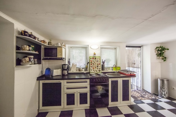 Продам коммерческое помещение 470 м2, Вишневая ул, 1, Саки г