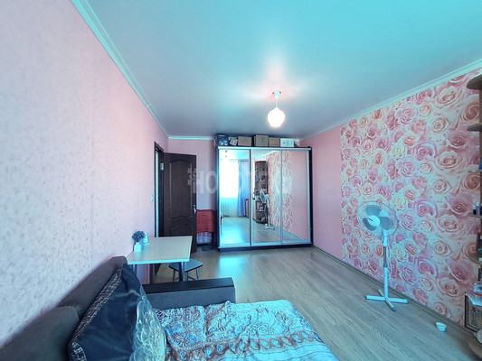 Продам двухкомнатную (2-комн.) квартиру, Ленина ул, 244, Горячий Ключ г