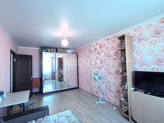 Продам двухкомнатную (2-комн.) квартиру, Ленина ул, 244, Горячий Ключ г