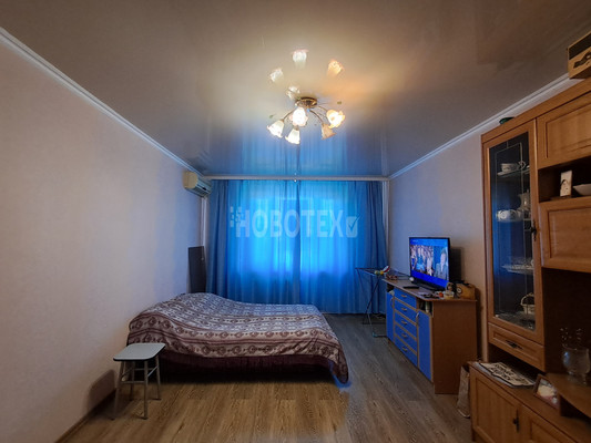 Продам двухкомнатную (2-комн.) квартиру, Ленина ул, 244, Горячий Ключ г