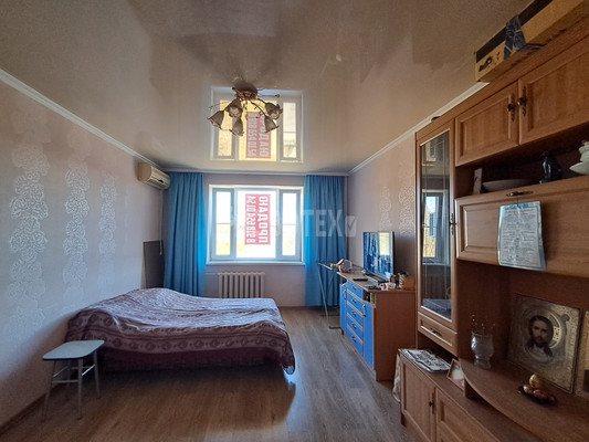 Продам двухкомнатную (2-комн.) квартиру, Ленина ул, 244, Горячий Ключ г