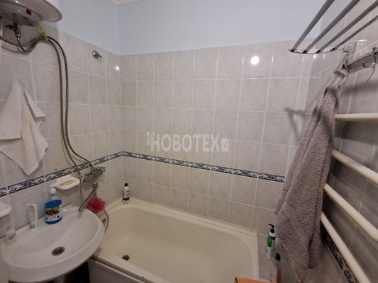 Продам двухкомнатную (2-комн.) квартиру, Ленина ул, 244, Горячий Ключ г