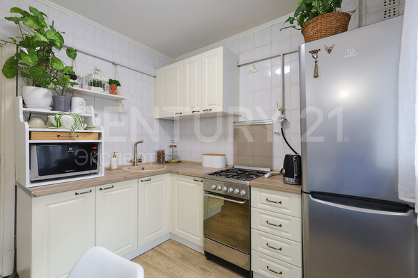 Продам двухкомнатную (2-комн.) квартиру, Островского ул, 15 , Калининград г