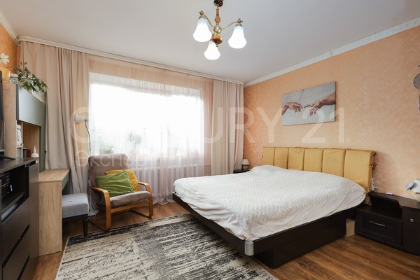 Продам двухкомнатную (2-комн.) квартиру, Островского ул, 15 , Калининград г