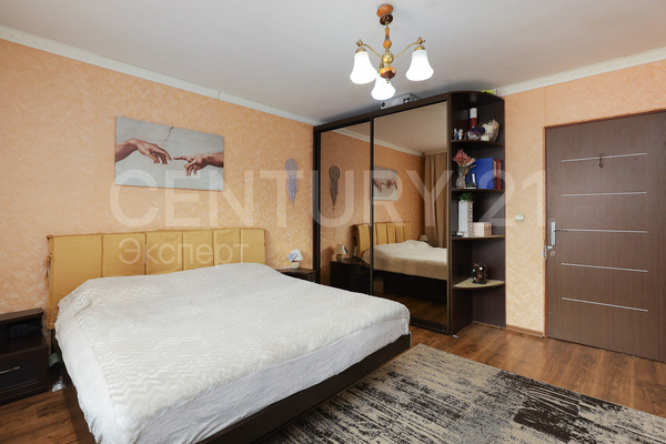 Продам двухкомнатную (2-комн.) квартиру, Островского ул, 15 , Калининград г