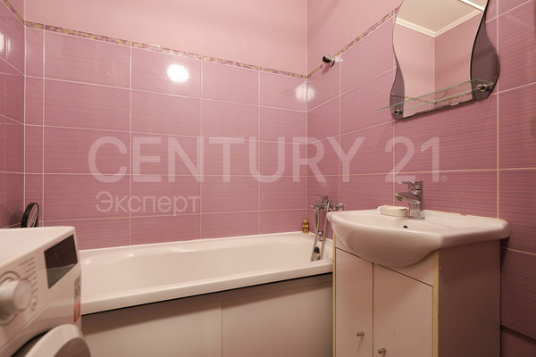 Продам двухкомнатную (2-комн.) квартиру, Островского ул, 15 , Калининград г