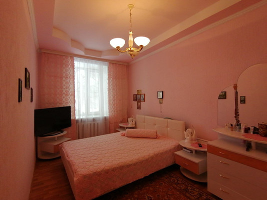 Продам трехкомнатную (3-комн.) квартиру, Железнодорожная ул, 10, Ишим г