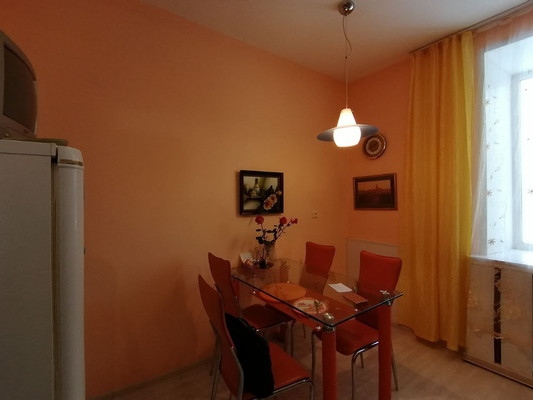 Продам трехкомнатную (3-комн.) квартиру, Железнодорожная ул, 10, Ишим г