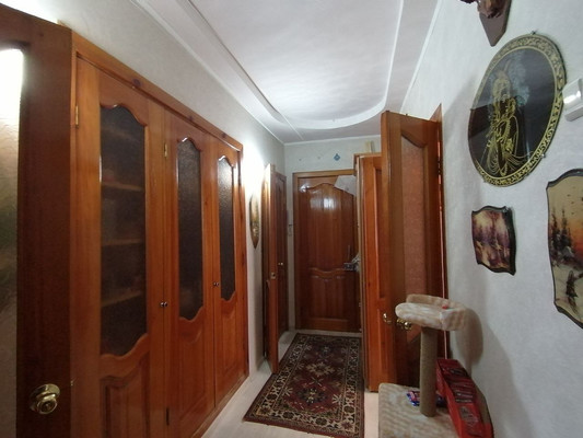 Продам трехкомнатную (3-комн.) квартиру, Железнодорожная ул, 10, Ишим г