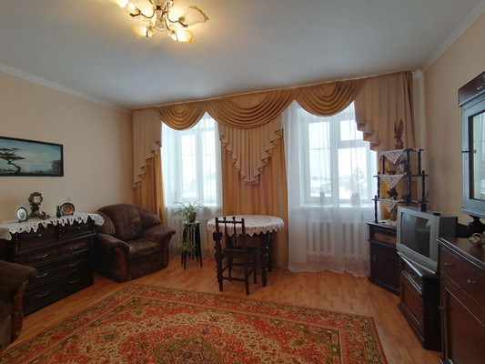 Продам трехкомнатную (3-комн.) квартиру, Железнодорожная ул, 10, Ишим г