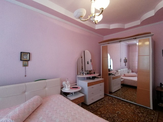 Продам трехкомнатную (3-комн.) квартиру, Железнодорожная ул, 10, Ишим г