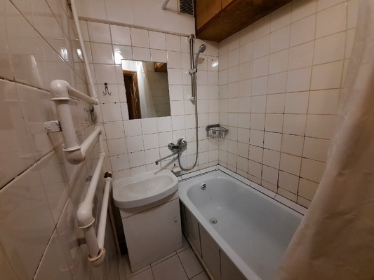 Продам двухкомнатную (2-комн.) квартиру, Гагарина ул, 42, Рязань г