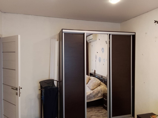 Продам трехкомнатную (3-комн.) квартиру, Строителей пр-кт, 18а, Волгодонск г