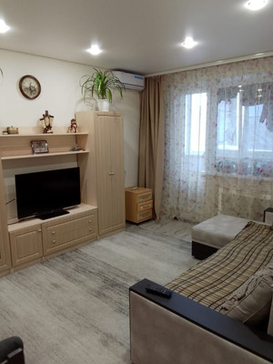 Продам трехкомнатную (3-комн.) квартиру, Строителей пр-кт, 18а, Волгодонск г