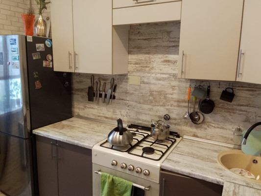 Продам трехкомнатную (3-комн.) квартиру, Строителей пр-кт, 18а, Волгодонск г