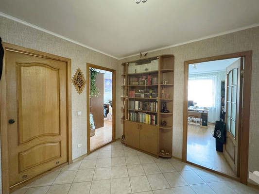 Продам трехкомнатную (3-комн.) квартиру, Адмирала Трибуца наб, 53, Калининград г