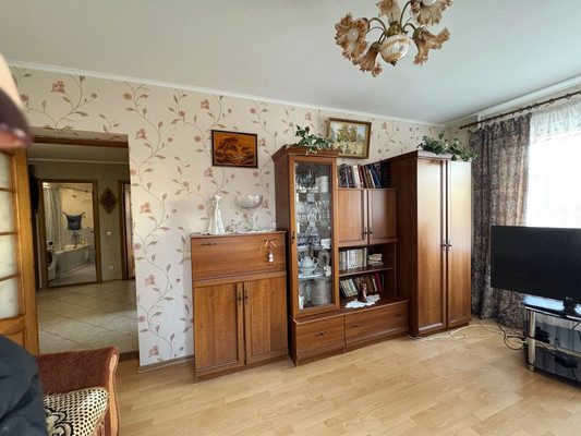 Продам трехкомнатную (3-комн.) квартиру, Адмирала Трибуца наб, 53, Калининград г