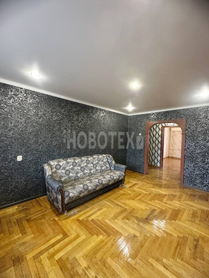 Продам трехкомнатную (3-комн.) квартиру, Филатова ул, 3, Майский п