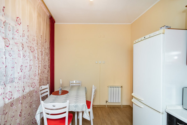 Продам двухкомнатную (2-комн.) квартиру, Энгельса ул, 3, Ханты-Мансийск г