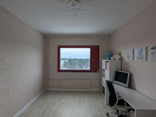 Продам двухкомнатную (2-комн.) квартиру, Героев ул, 9, Костомукша г