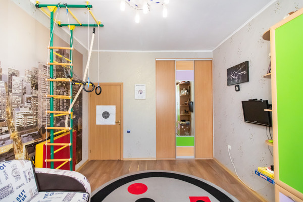 Продам двухкомнатную (2-комн.) квартиру, Безноскова ул, 10, Ханты-Мансийск г