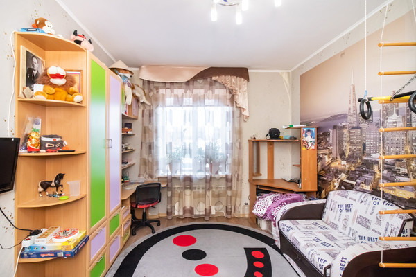 Продам двухкомнатную (2-комн.) квартиру, Безноскова ул, 10, Ханты-Мансийск г