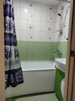 Продам многокомнатную квартиру, Московская ул, 26к2, Великий Новгород г