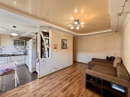Продам трехкомнатную (3-комн.) квартиру, Строительная ул, 21, Саки г