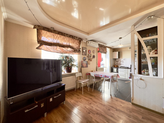 Продам трехкомнатную (3-комн.) квартиру, Строительная ул, 21, Саки г