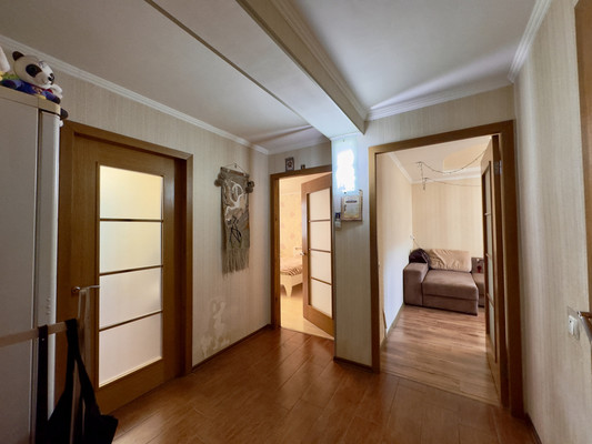 Продам трехкомнатную (3-комн.) квартиру, Строительная ул, 21, Саки г