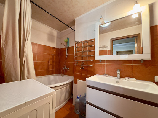Продам трехкомнатную (3-комн.) квартиру, Строительная ул, 21, Саки г