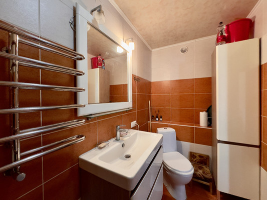 Продам трехкомнатную (3-комн.) квартиру, Строительная ул, 21, Саки г