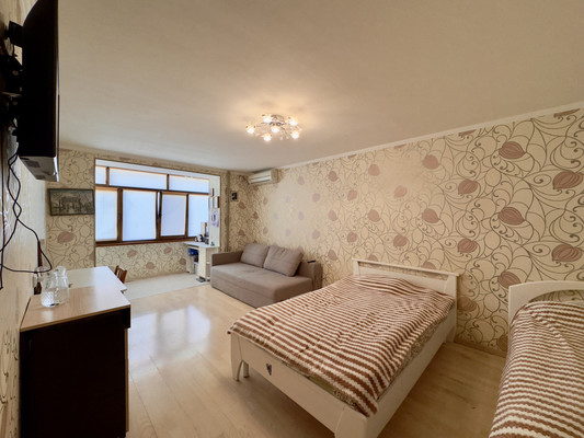 Продам трехкомнатную (3-комн.) квартиру, Строительная ул, 21, Саки г