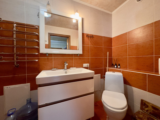 Продам трехкомнатную (3-комн.) квартиру, Строительная ул, 21, Саки г