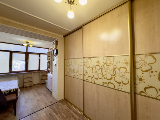 Продам трехкомнатную (3-комн.) квартиру, Строительная ул, 21, Саки г