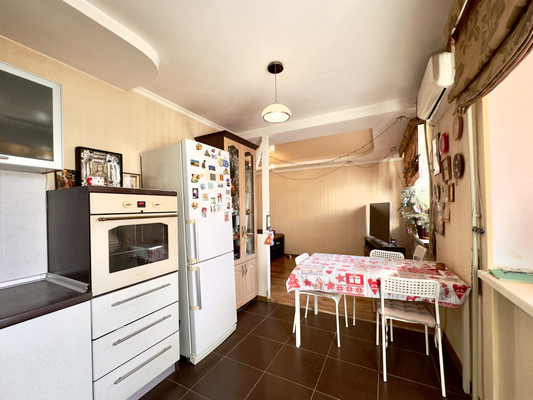 Продам трехкомнатную (3-комн.) квартиру, Строительная ул, 21, Саки г