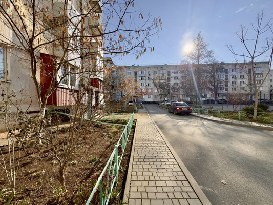 Продам трехкомнатную (3-комн.) квартиру, Строительная ул, 21, Саки г