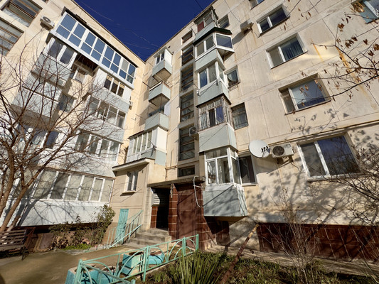 Продам трехкомнатную (3-комн.) квартиру, Строительная ул, 21, Саки г