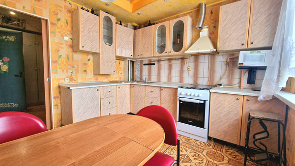 Продам трехкомнатную (3-комн.) квартиру, Уральская ул, 53, Пермь г