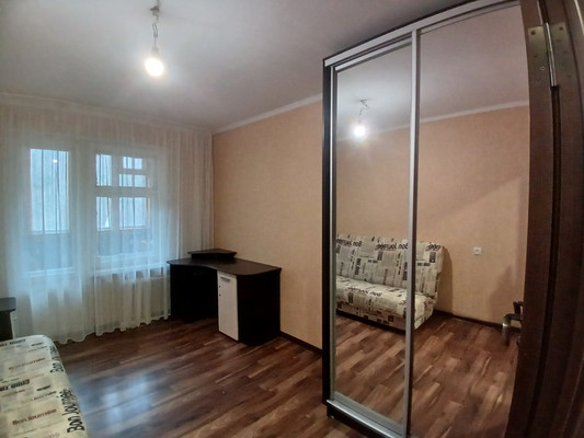Продам двухкомнатную (2-комн.) квартиру, 12, Тюменский п